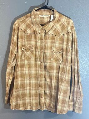 Plaid Stud-Accent Pearl Snap Shirt in Brown - Womens